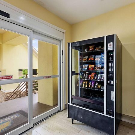 Days Inn & Suites By Wyndham Dfw Airport South-Euless Bagian luar foto