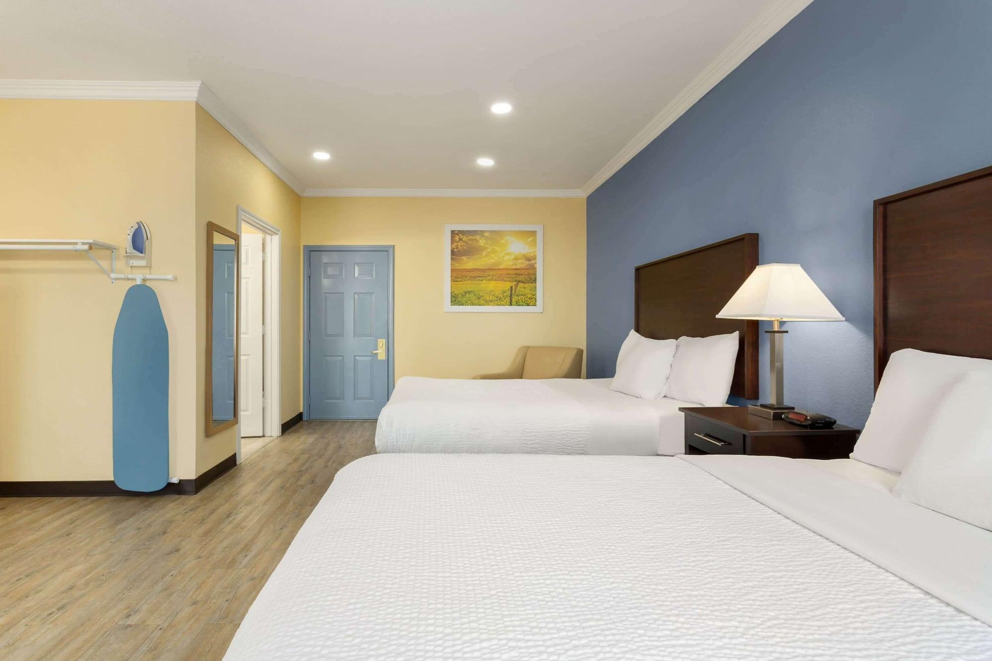 Days Inn & Suites By Wyndham Dfw Airport South-Euless Bagian luar foto