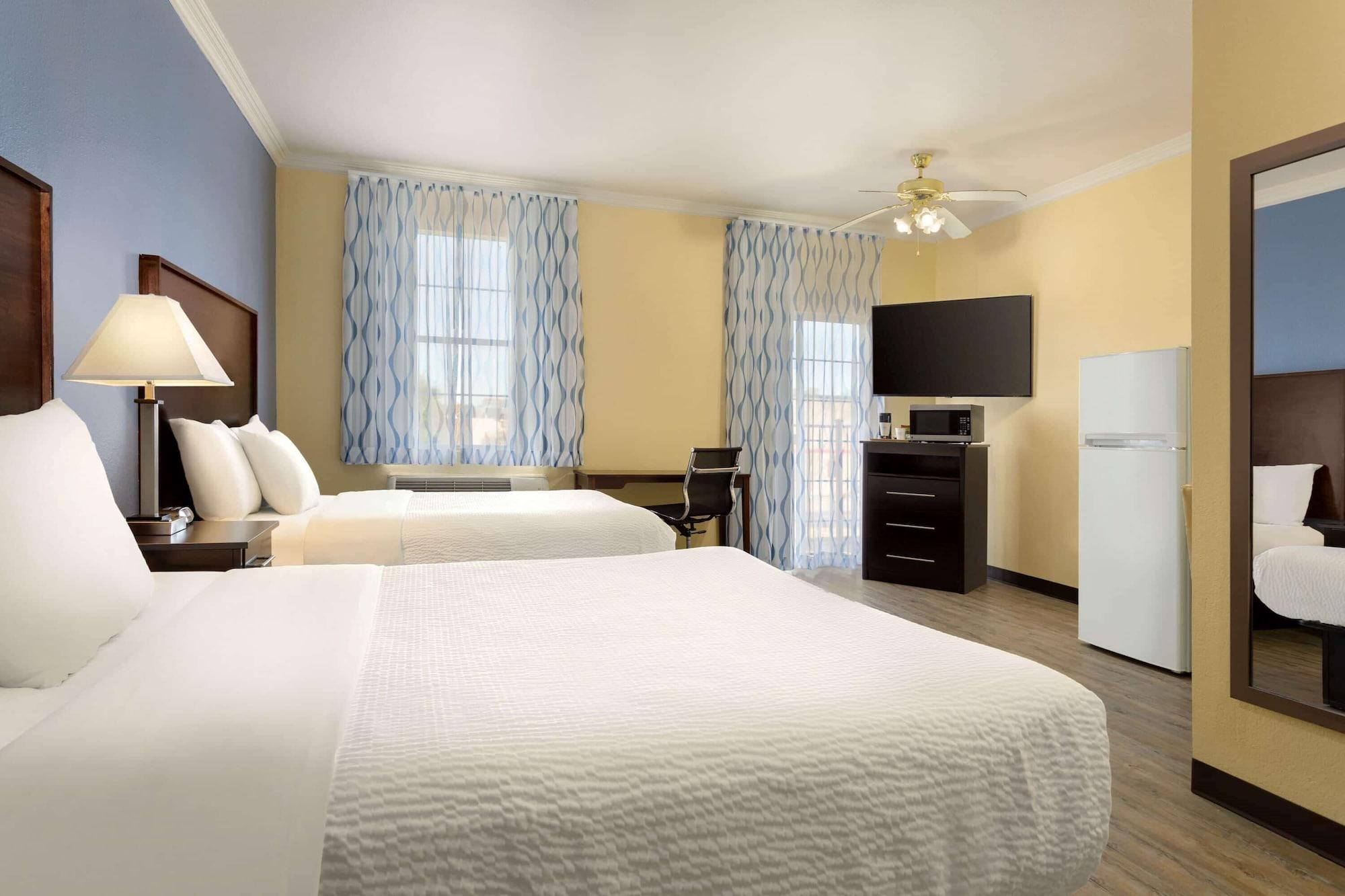 Days Inn & Suites By Wyndham Dfw Airport South-Euless Bagian luar foto