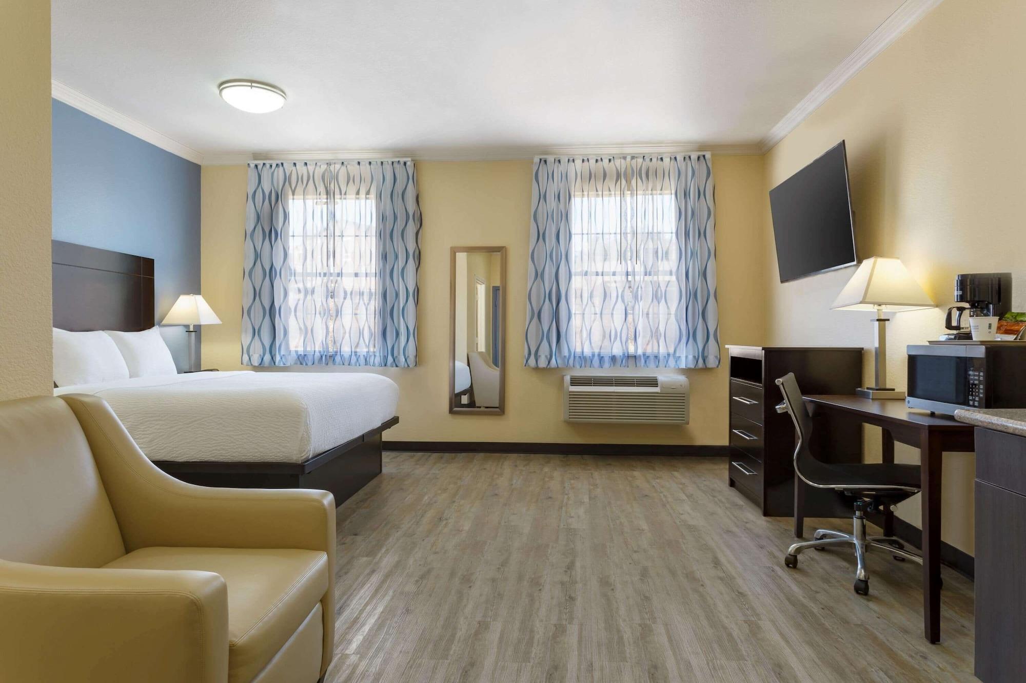 Days Inn & Suites By Wyndham Dfw Airport South-Euless Bagian luar foto