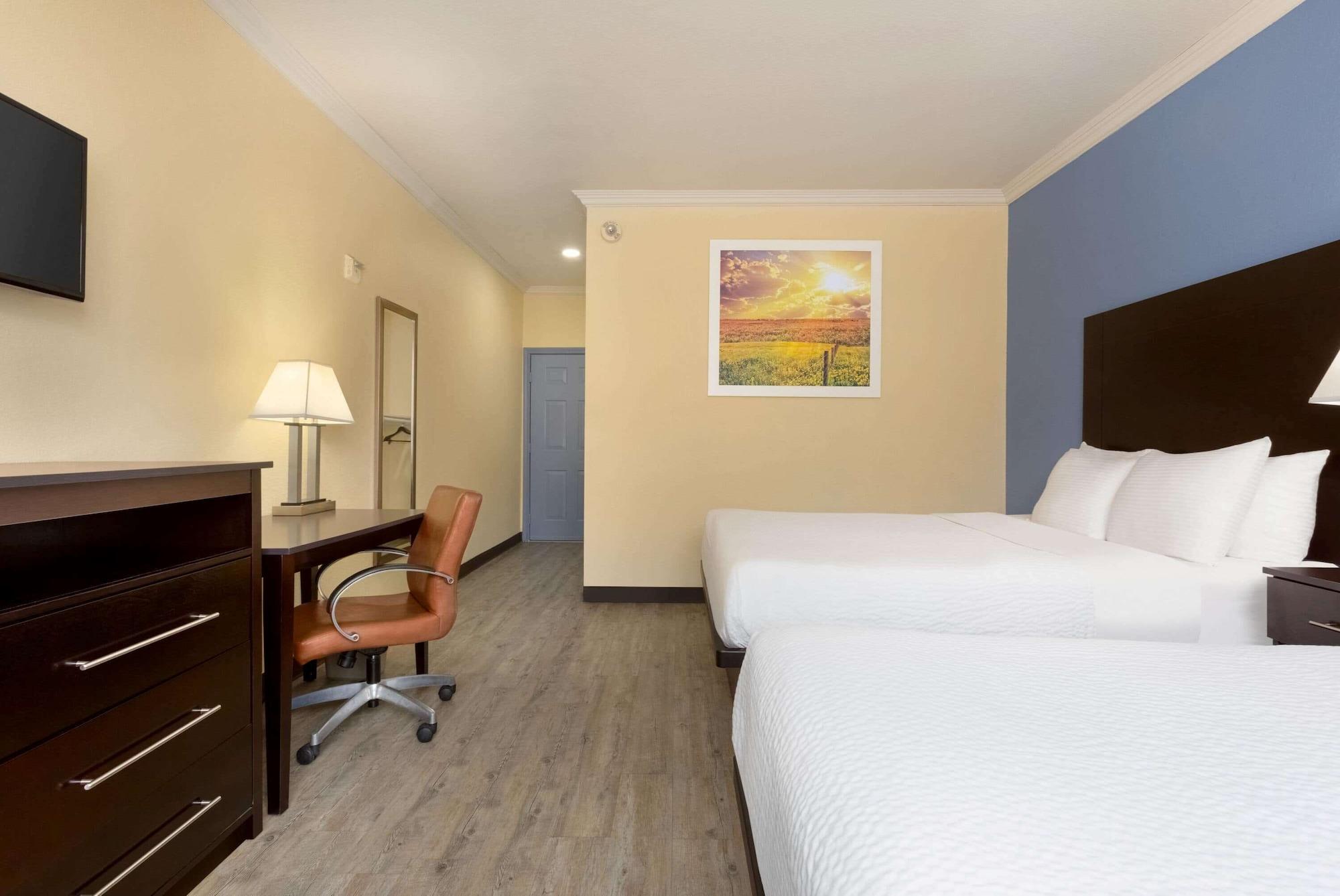 Days Inn & Suites By Wyndham Dfw Airport South-Euless Bagian luar foto