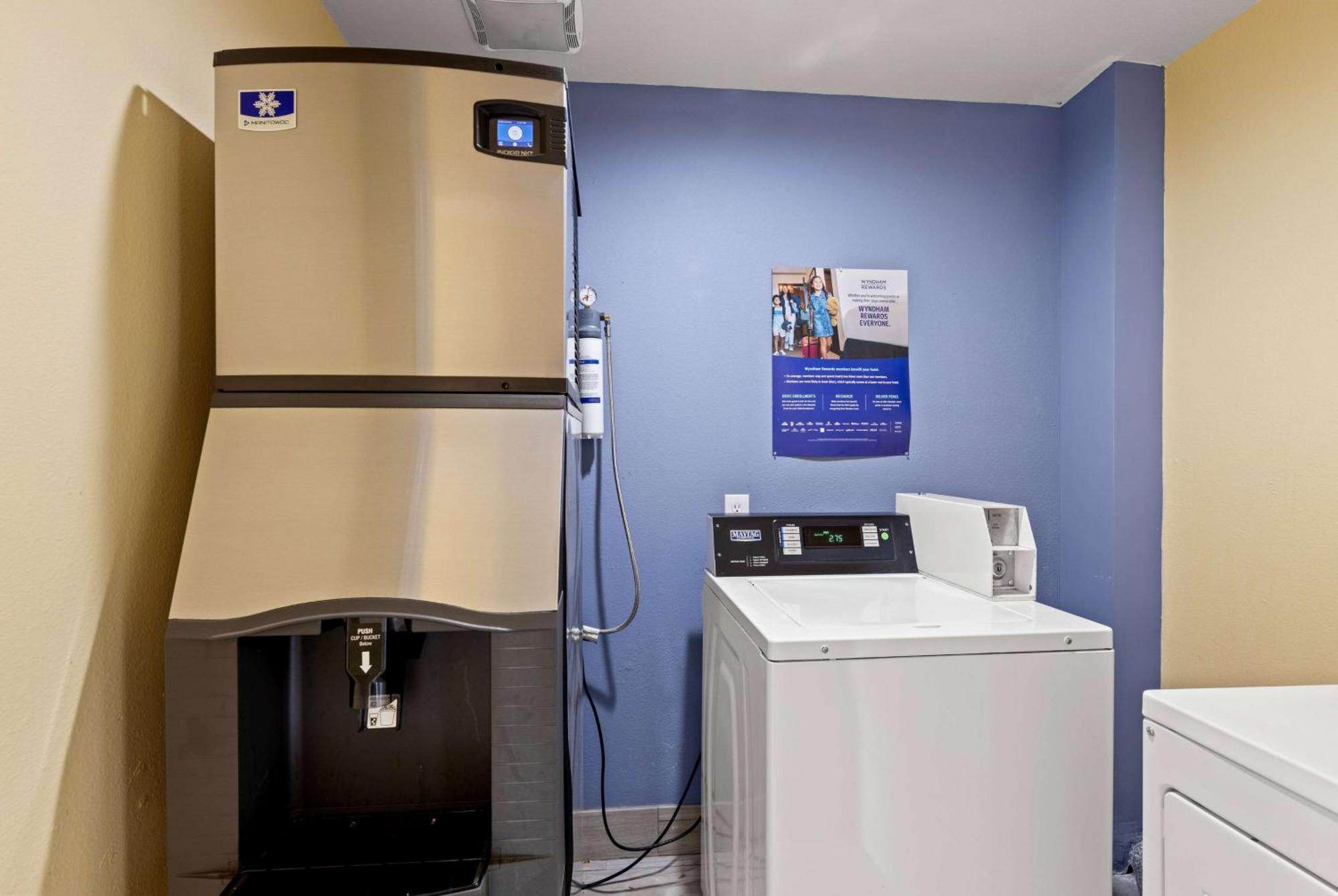 Days Inn & Suites By Wyndham Dfw Airport South-Euless Bagian luar foto