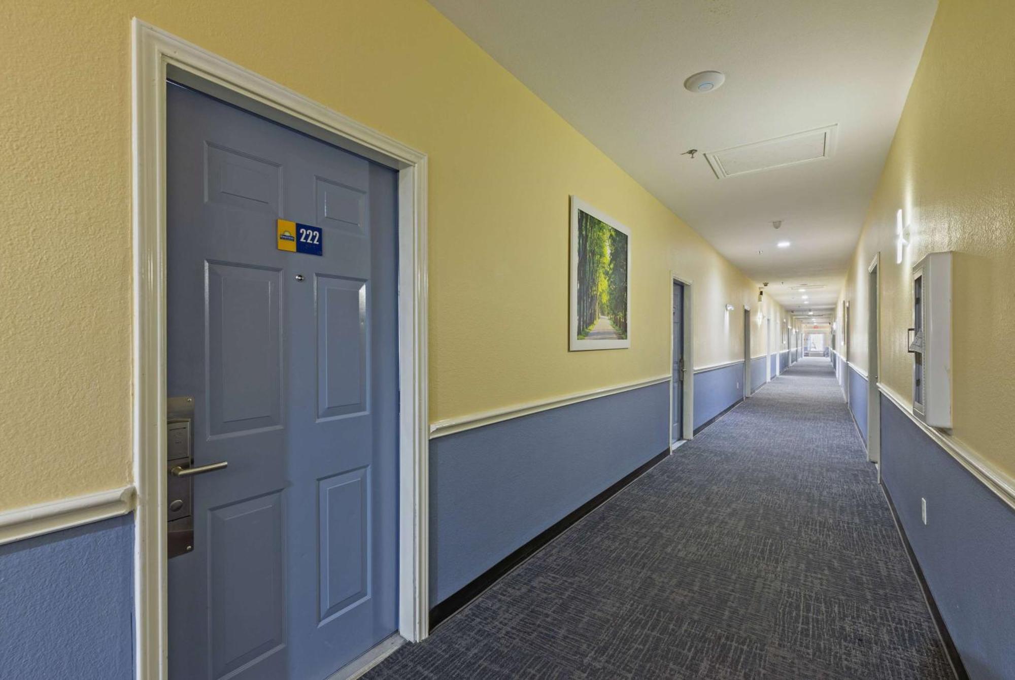 Days Inn & Suites By Wyndham Dfw Airport South-Euless Bagian luar foto