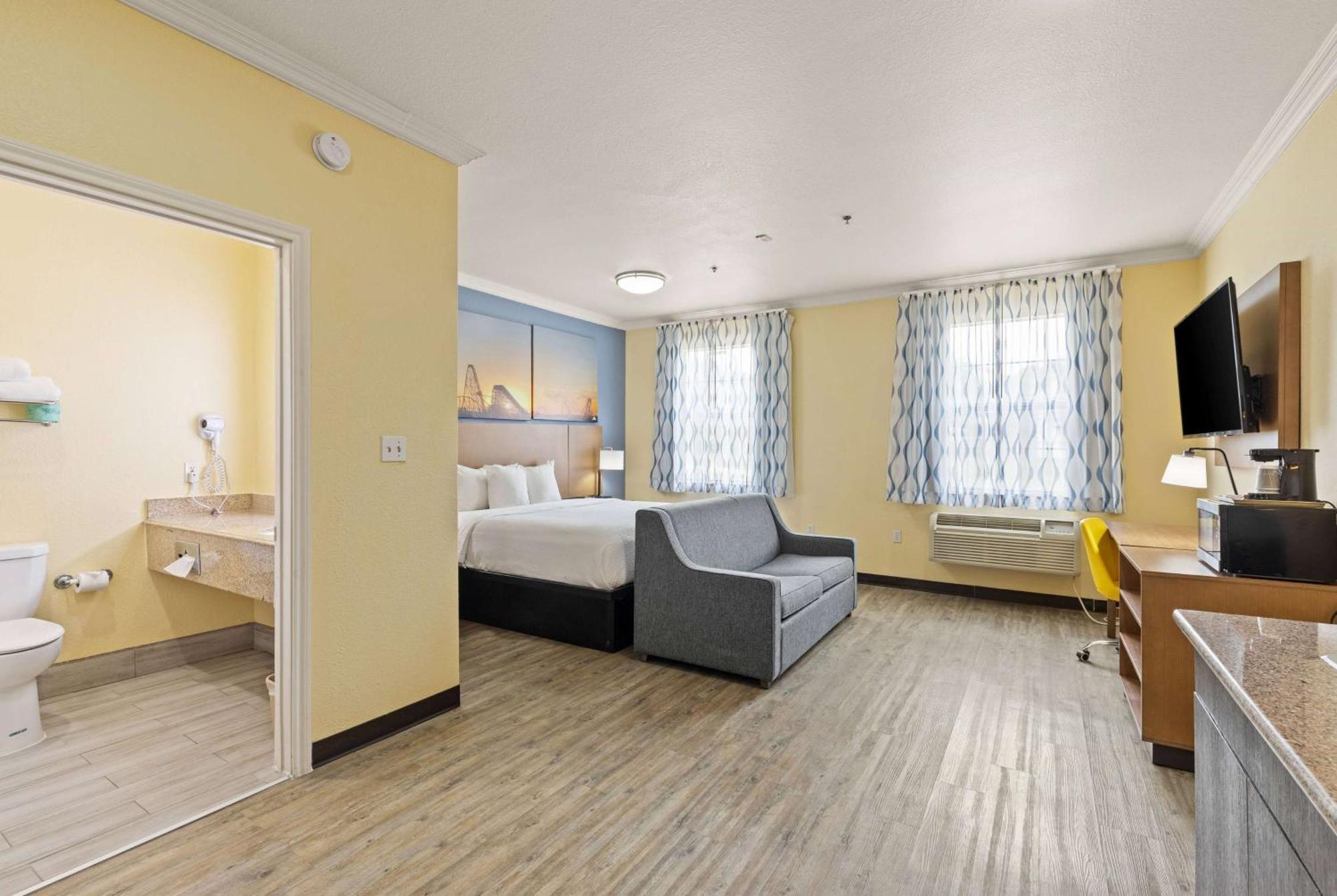 Days Inn & Suites By Wyndham Dfw Airport South-Euless Bagian luar foto