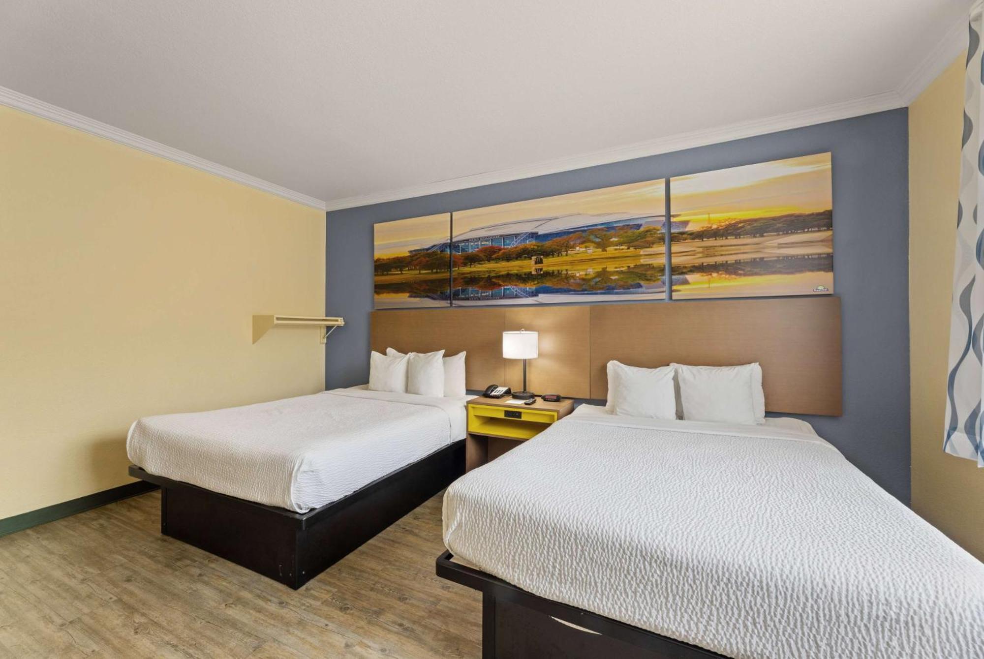 Days Inn & Suites By Wyndham Dfw Airport South-Euless Bagian luar foto