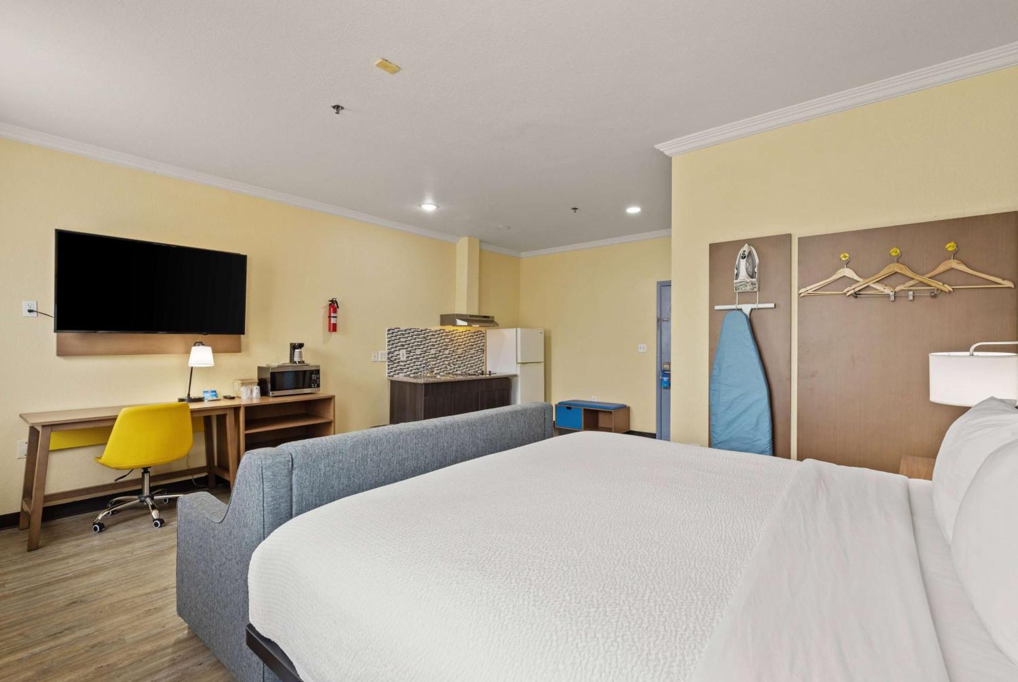 Days Inn & Suites By Wyndham Dfw Airport South-Euless Bagian luar foto