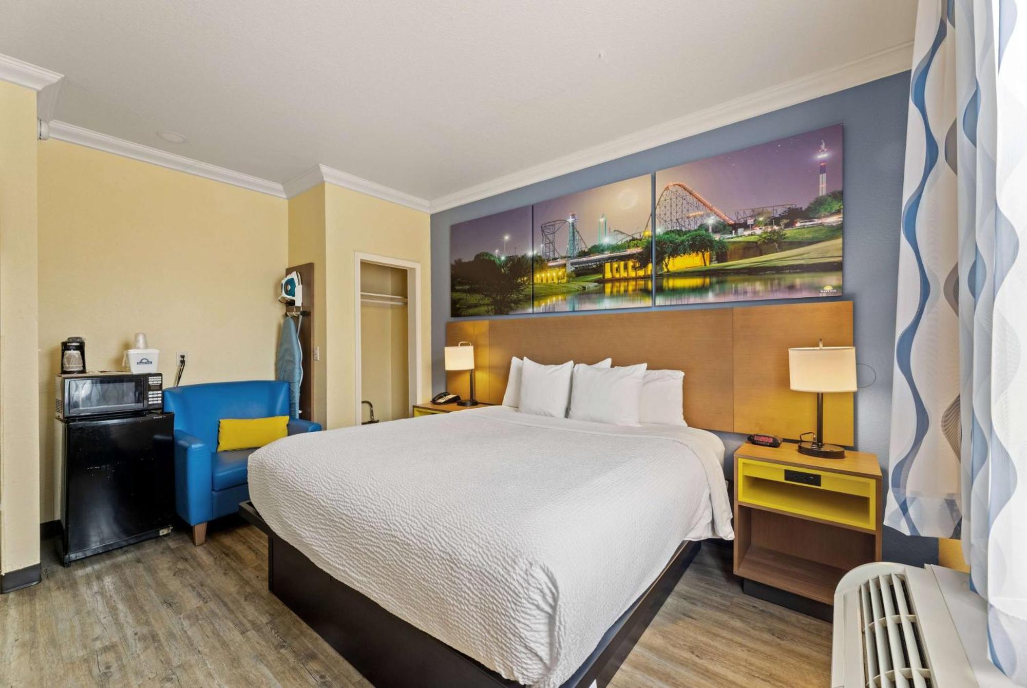 Days Inn & Suites By Wyndham Dfw Airport South-Euless Bagian luar foto