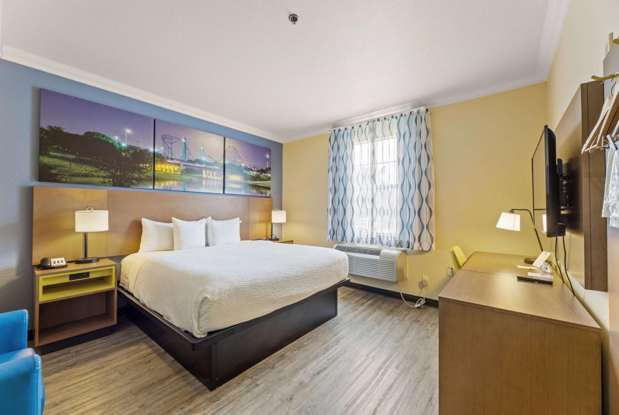Days Inn & Suites By Wyndham Dfw Airport South-Euless Bagian luar foto