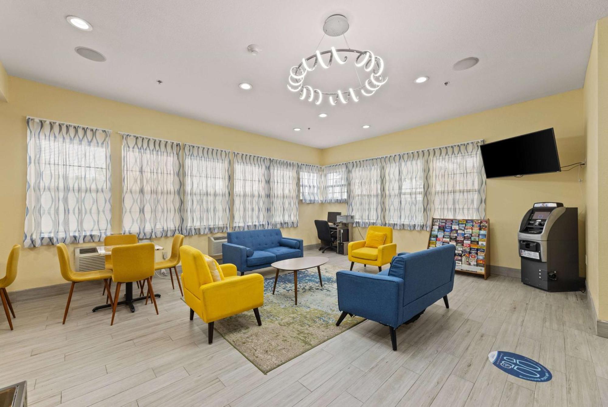 Days Inn & Suites By Wyndham Dfw Airport South-Euless Bagian luar foto