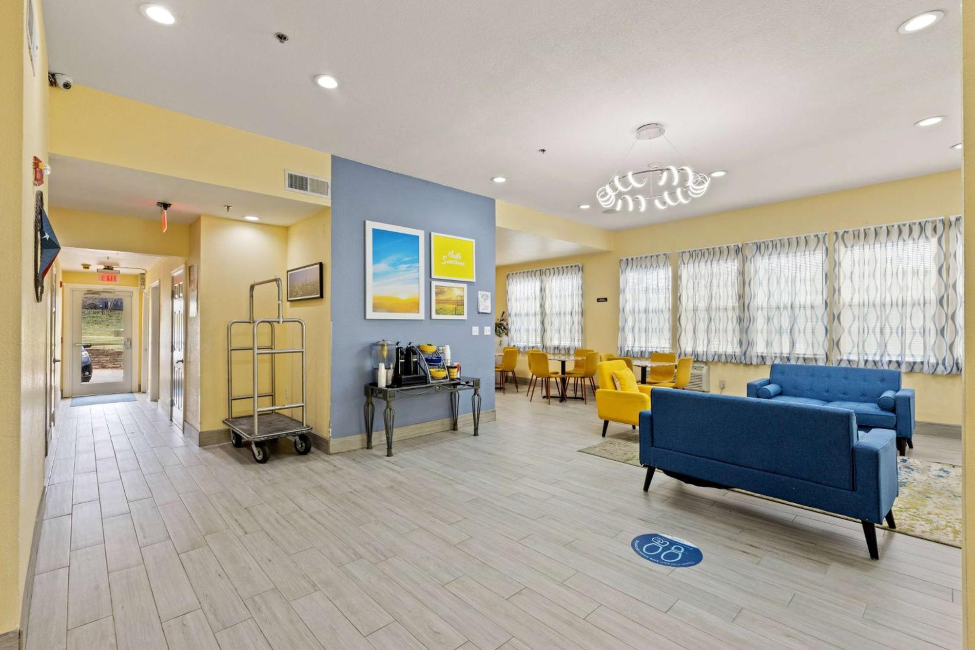 Days Inn & Suites By Wyndham Dfw Airport South-Euless Bagian luar foto