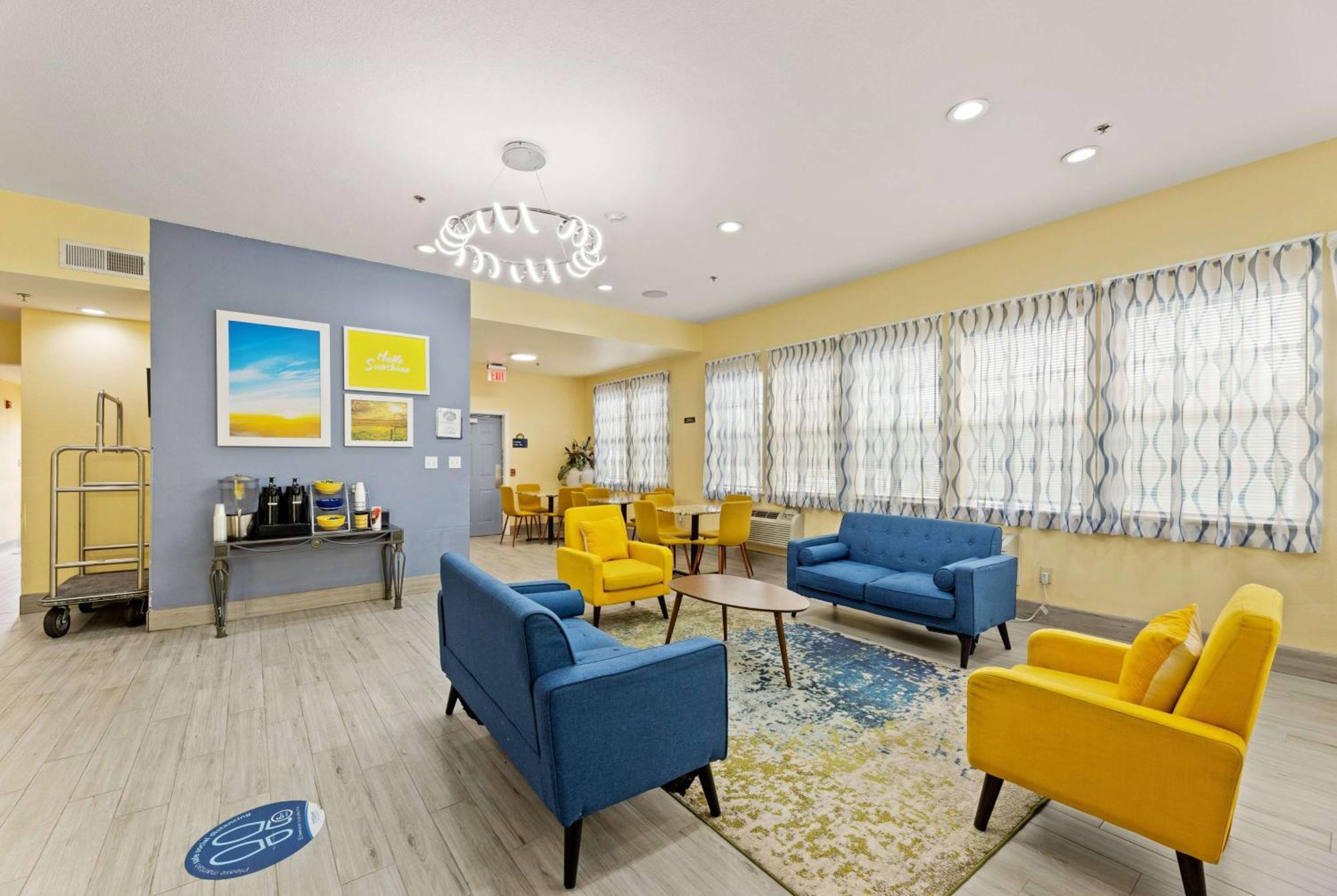 Days Inn & Suites By Wyndham Dfw Airport South-Euless Bagian luar foto