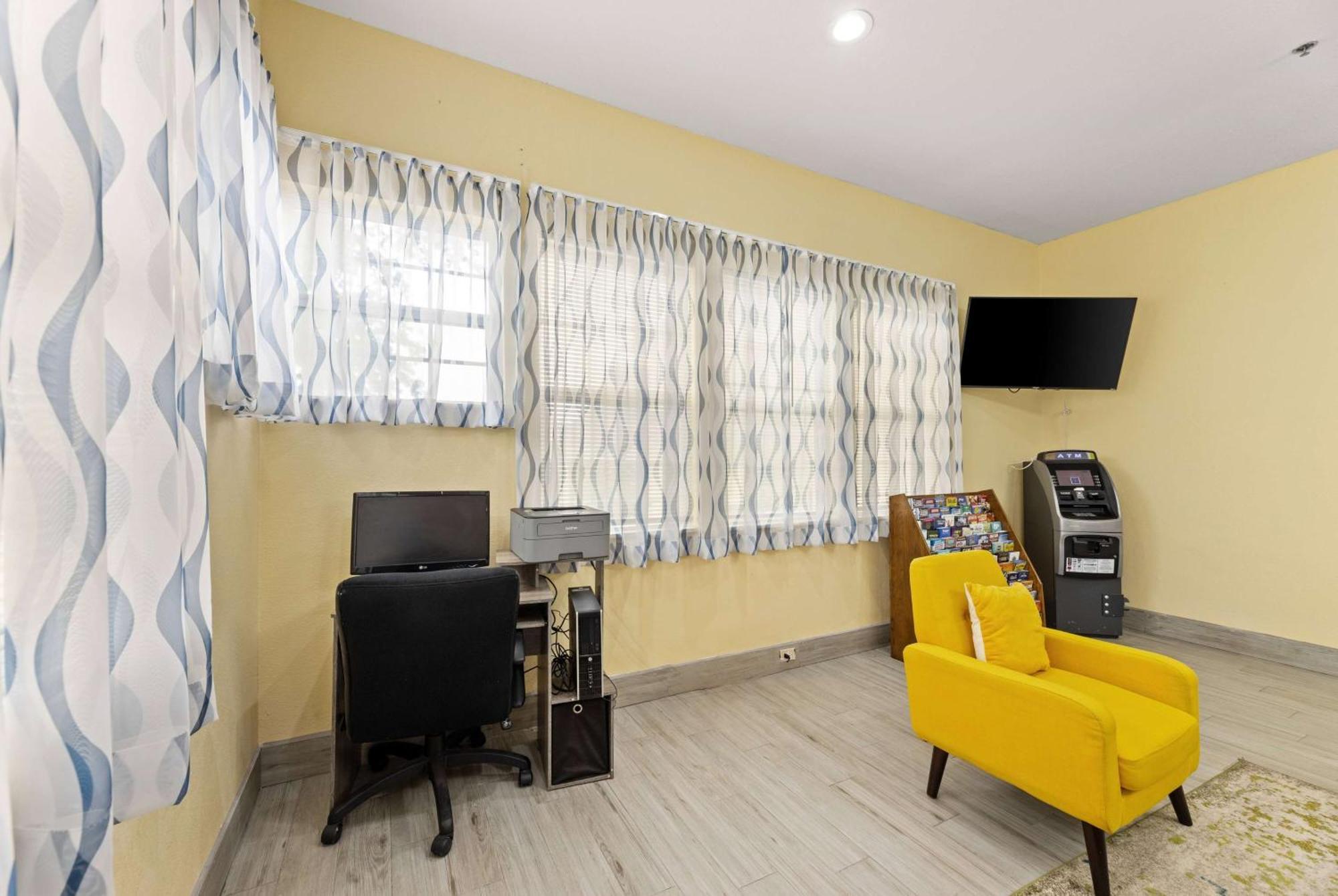 Days Inn & Suites By Wyndham Dfw Airport South-Euless Bagian luar foto