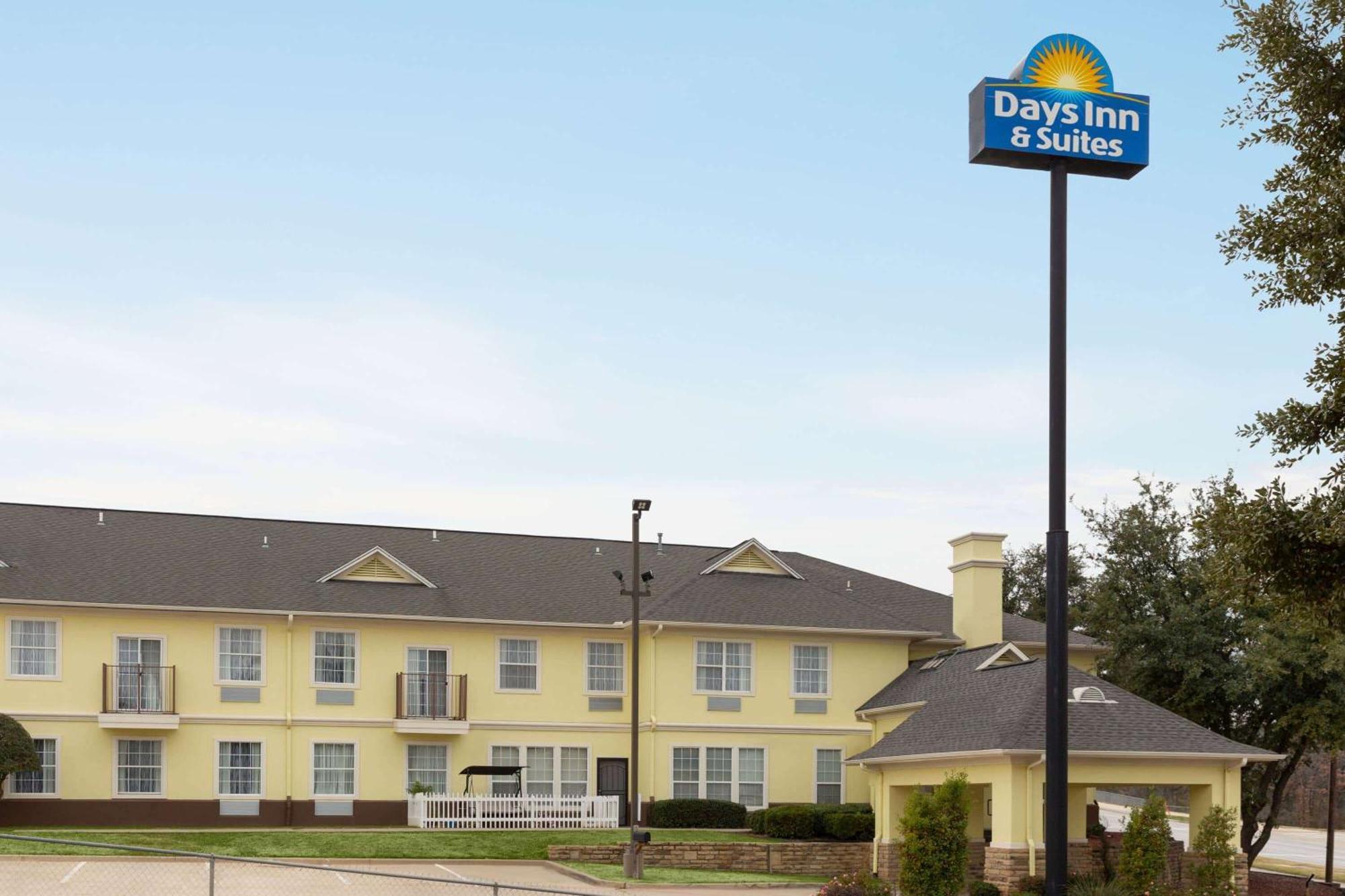Days Inn & Suites By Wyndham Dfw Airport South-Euless Bagian luar foto