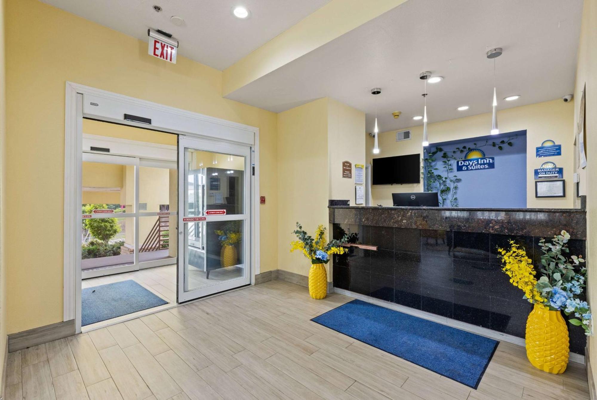 Days Inn & Suites By Wyndham Dfw Airport South-Euless Bagian luar foto