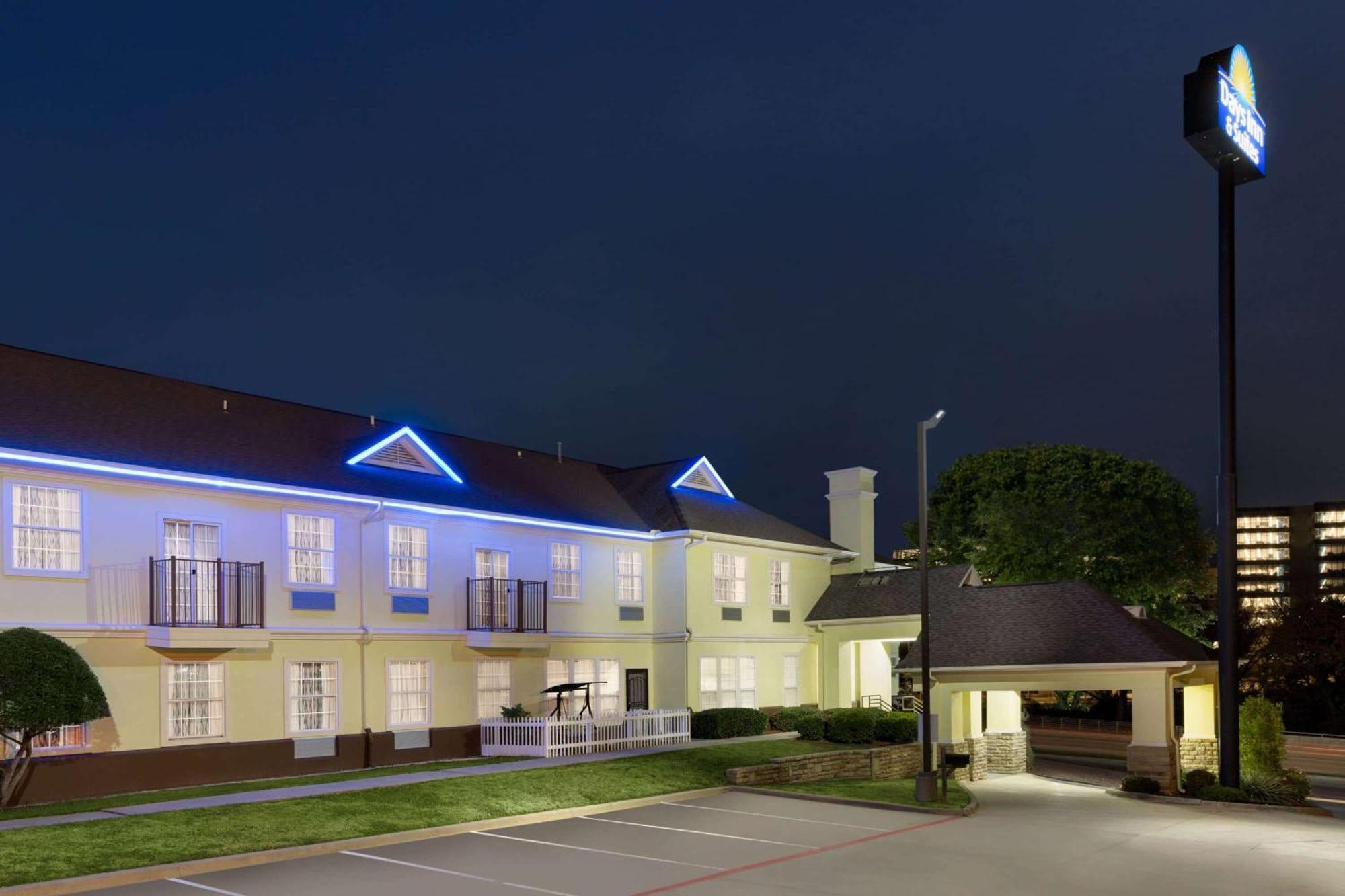 Days Inn & Suites By Wyndham Dfw Airport South-Euless Bagian luar foto